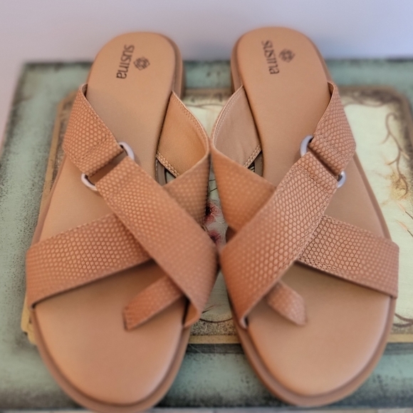 Susina Shoes - NWOT Susina Criss Cross Strap Sandals Size 7